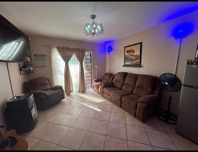 2 BEDROOM PROPERTY TO RENT IN SUMMERFIELDS ESTATE